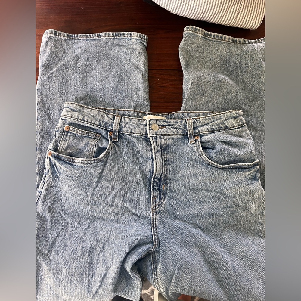 H&M wide leg super comfy jeans. Size 12 but fits like 10.